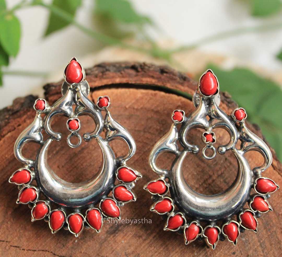 Essence Coral Red Studs