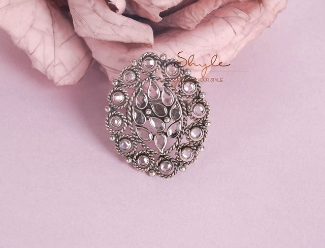 Essence Fine Scintillating Oval Ring