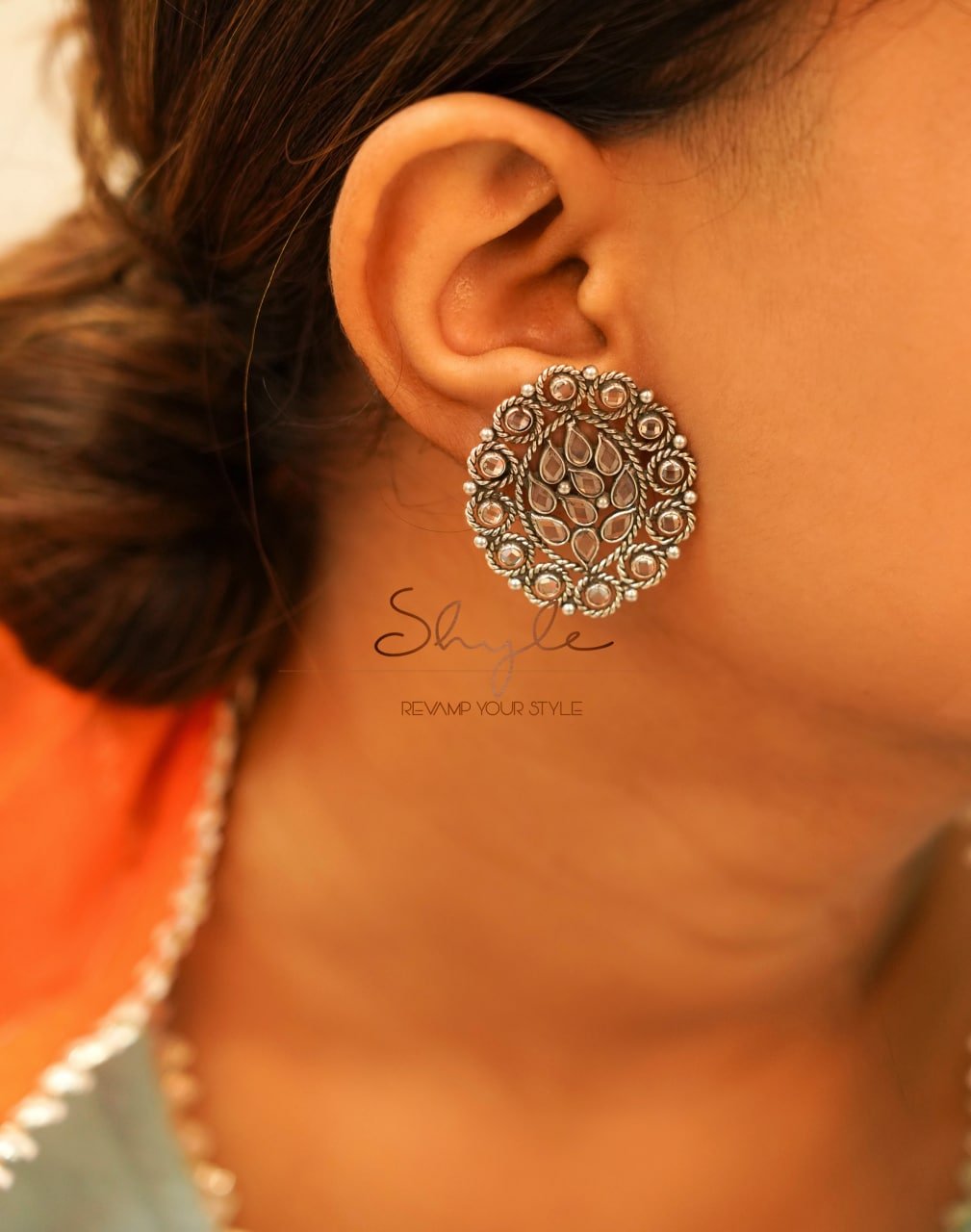 Essence Fine Scintillating Oval Studs