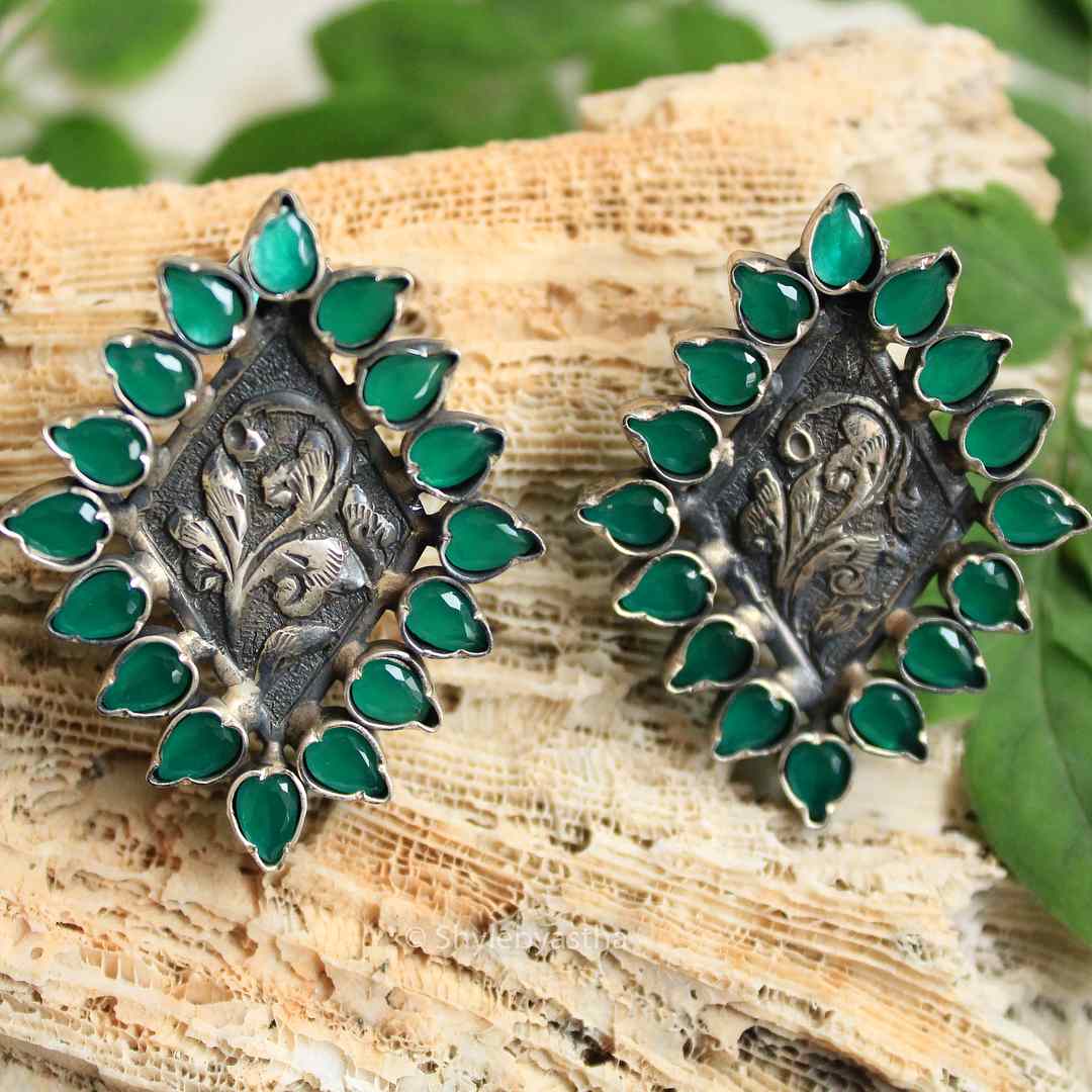 Essence Green Kite Studs