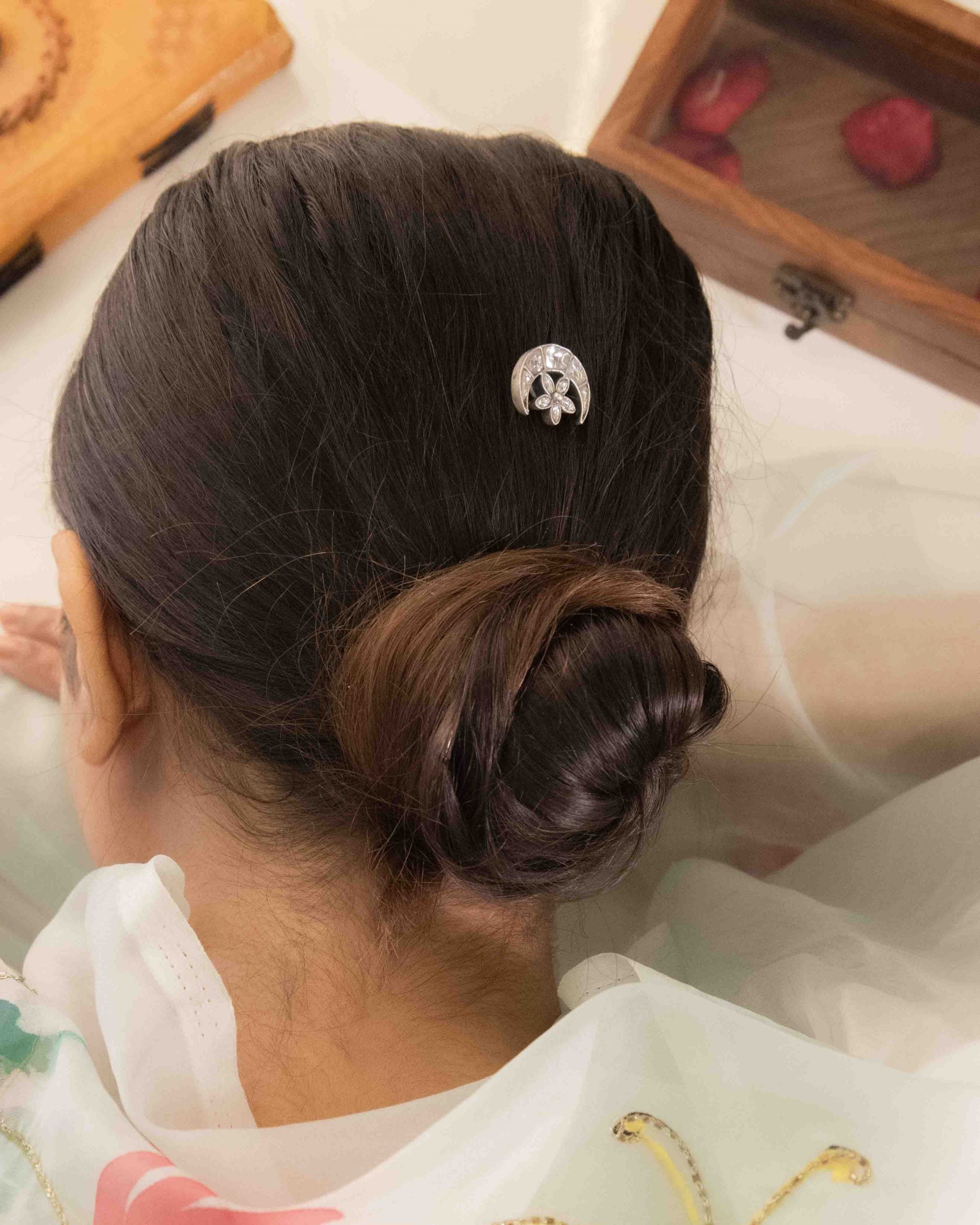 Essence Kundan Chaand Phool Juda Pin