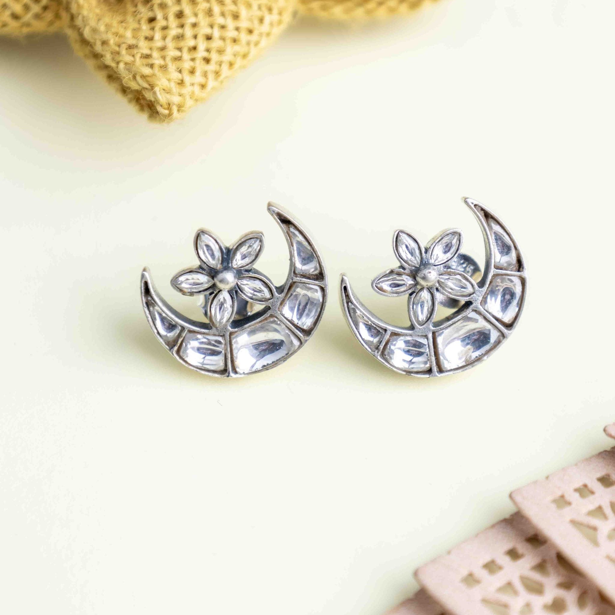 Essence Kundan Chaand Phool Pearl Choker Set