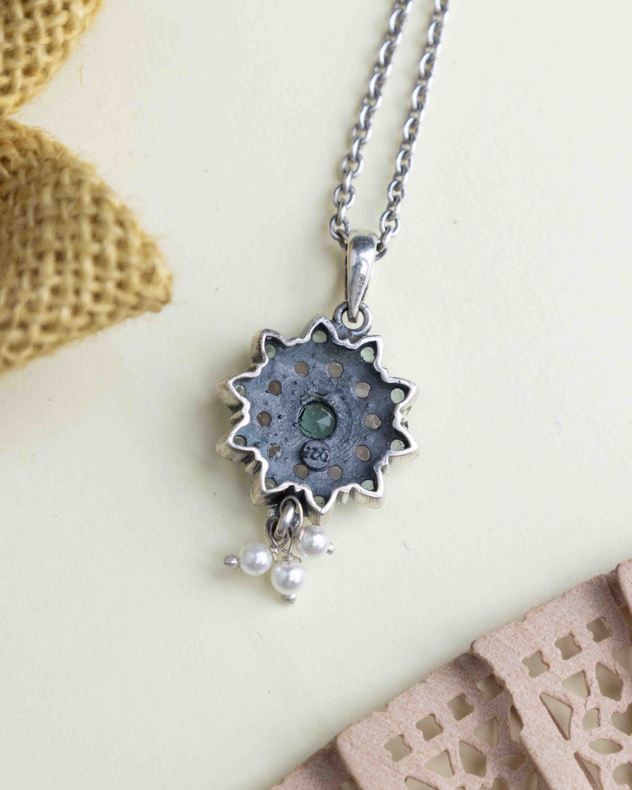 Essence Pastel Flower Necklace Set