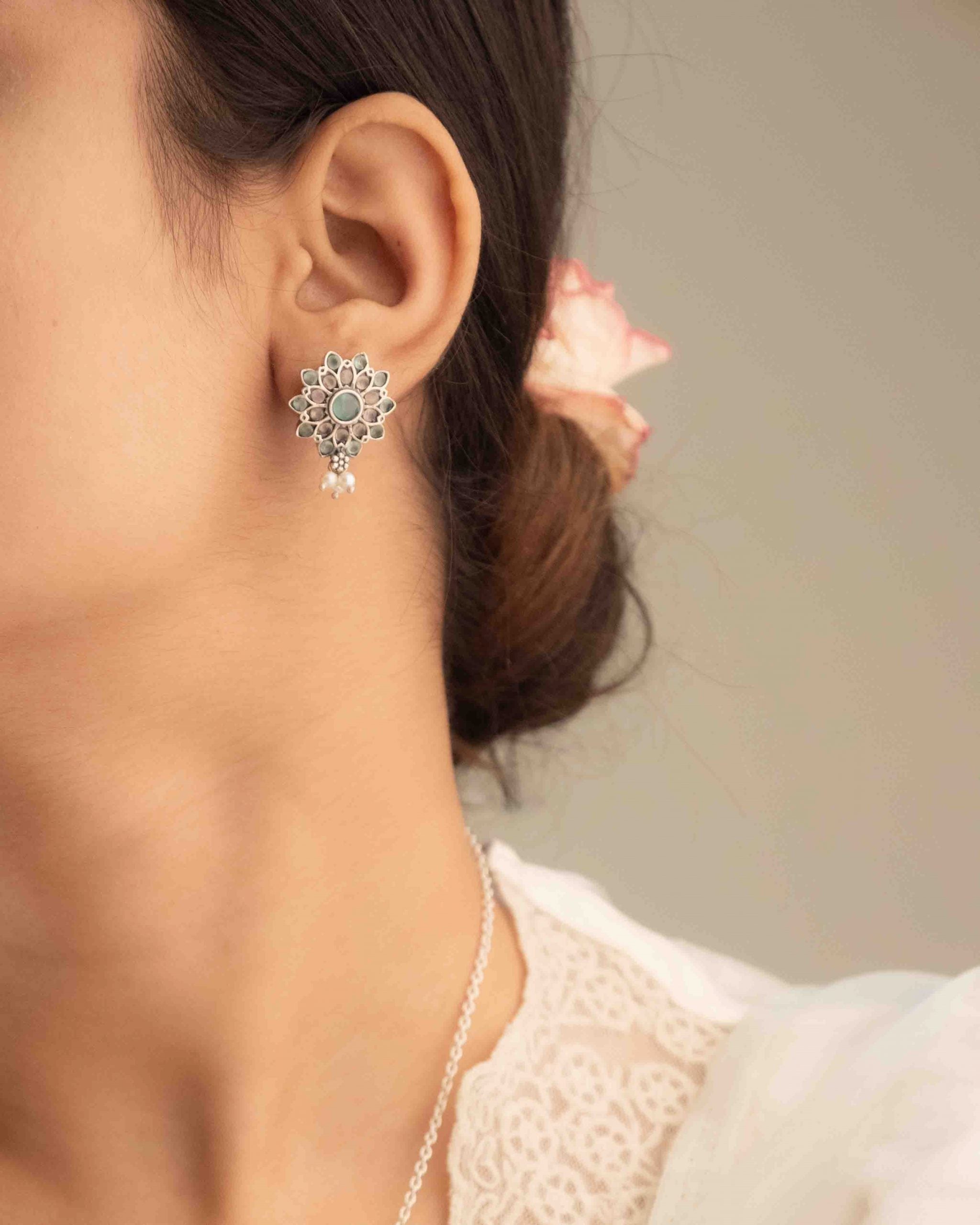 Essence Pastel Flower Necklace Set