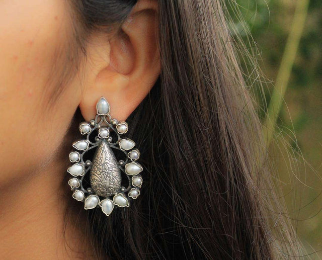 Essence Pearl Studs
