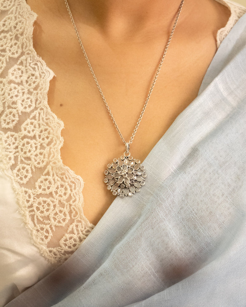 Essence Scintillating Flower Necklace