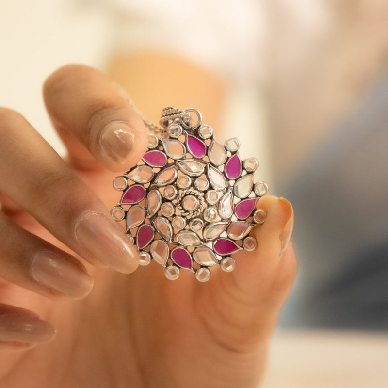 Essence Scintillating Flower Petal Necklace