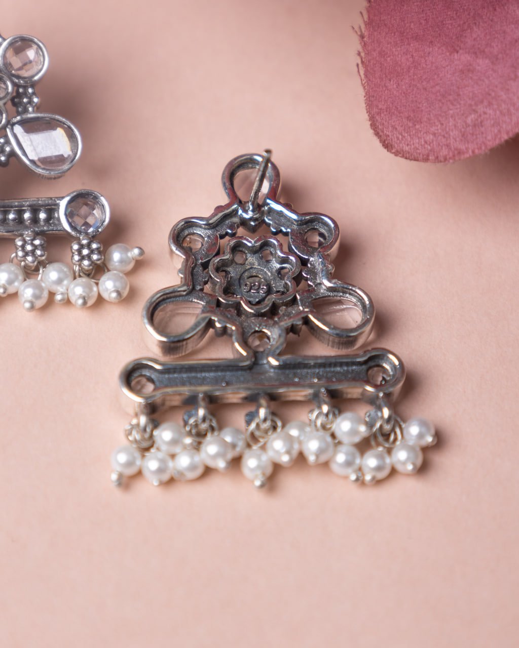 Essence Scintillating Pearl Drop Stud Earring