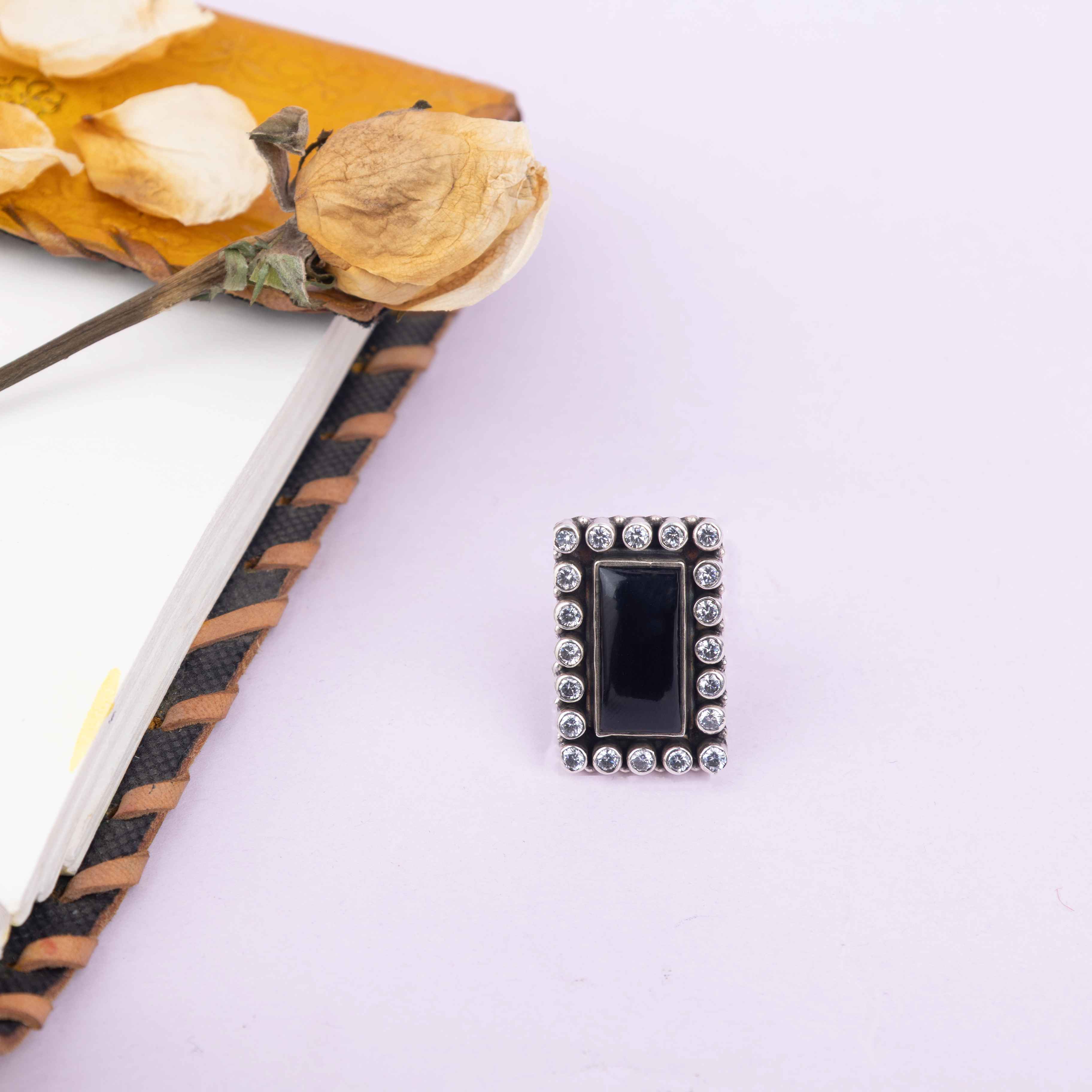 Essence Black Jadau Cocktail Ring