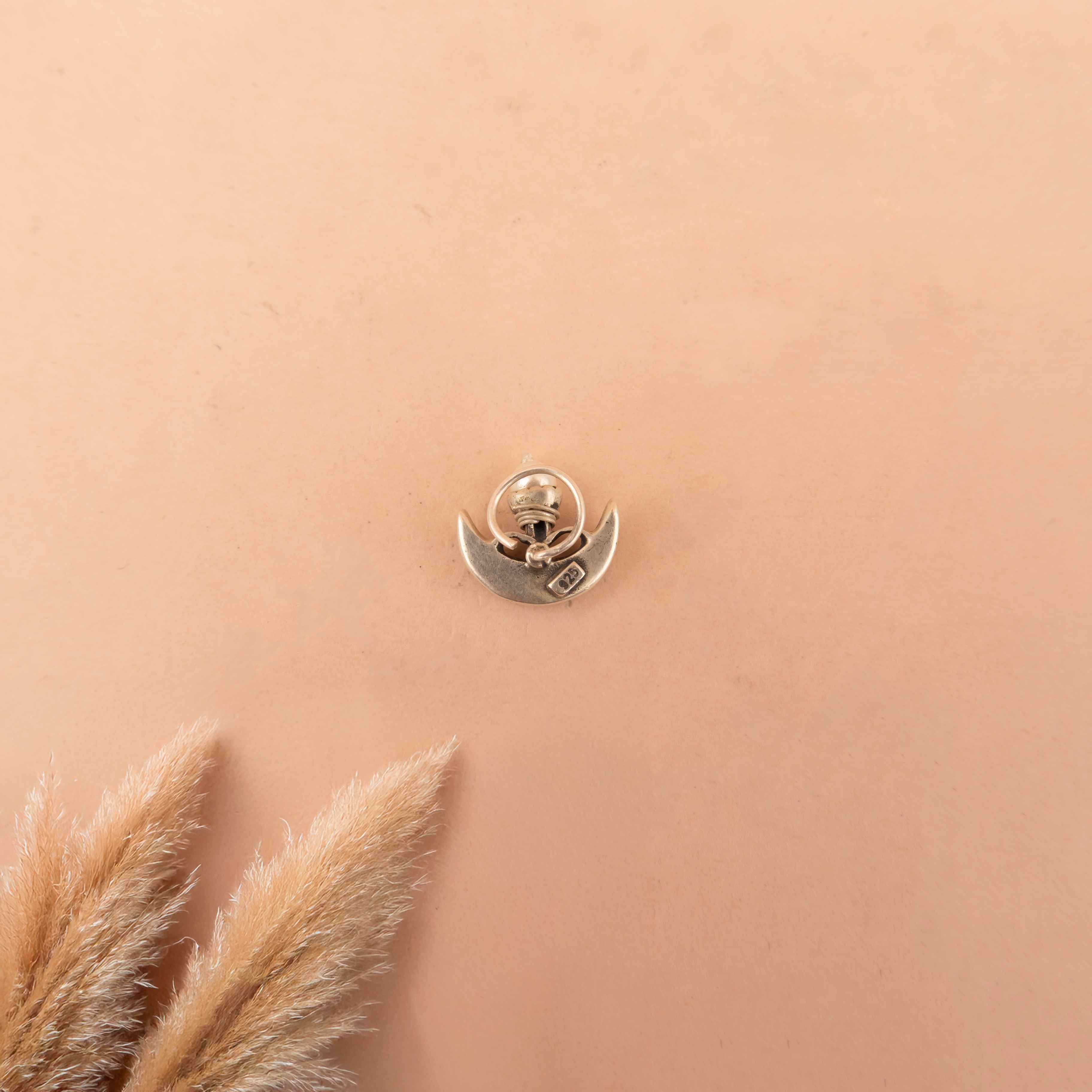 Essence Chaand Moti Pierced Nose Pin