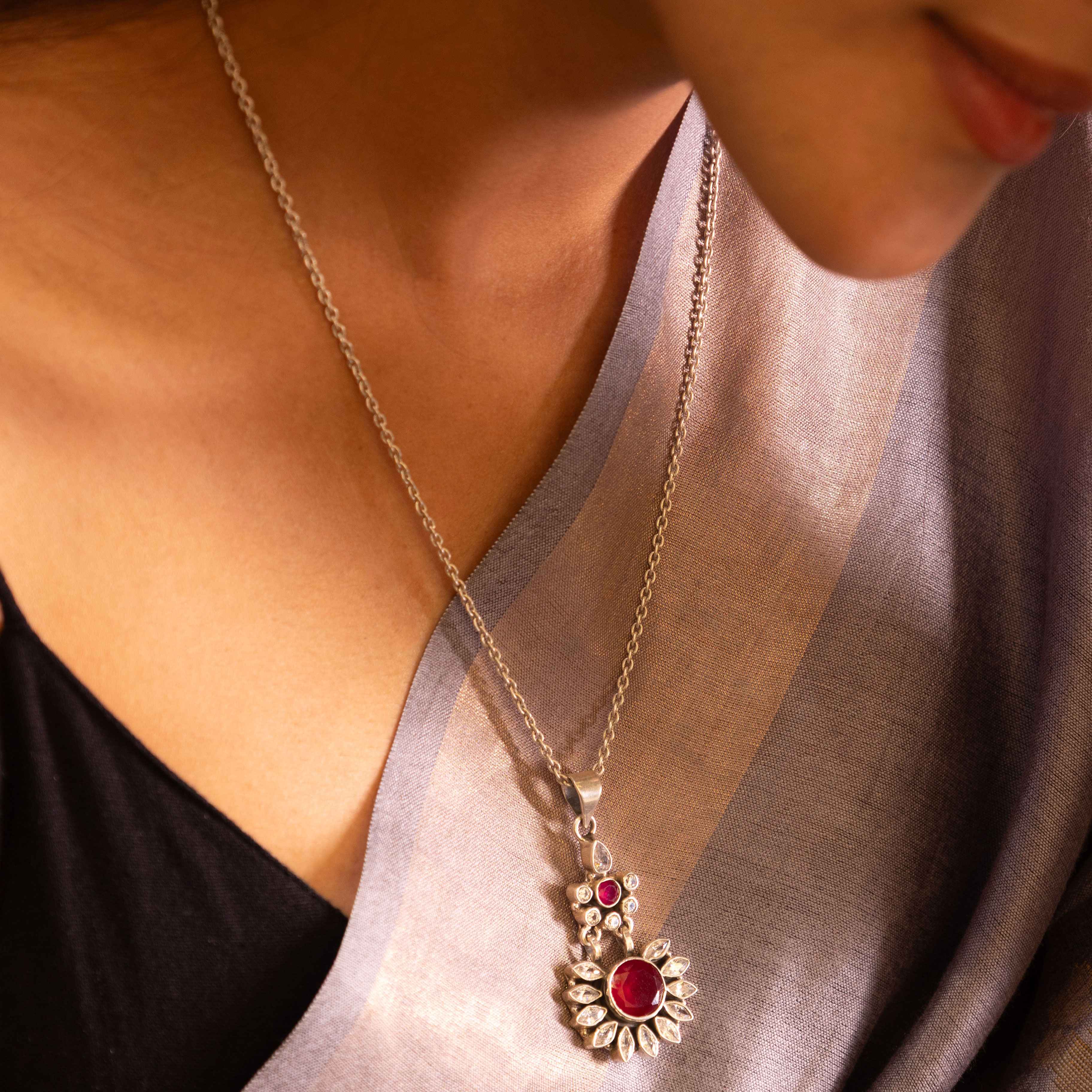 Essence Fine Jadau Pendant