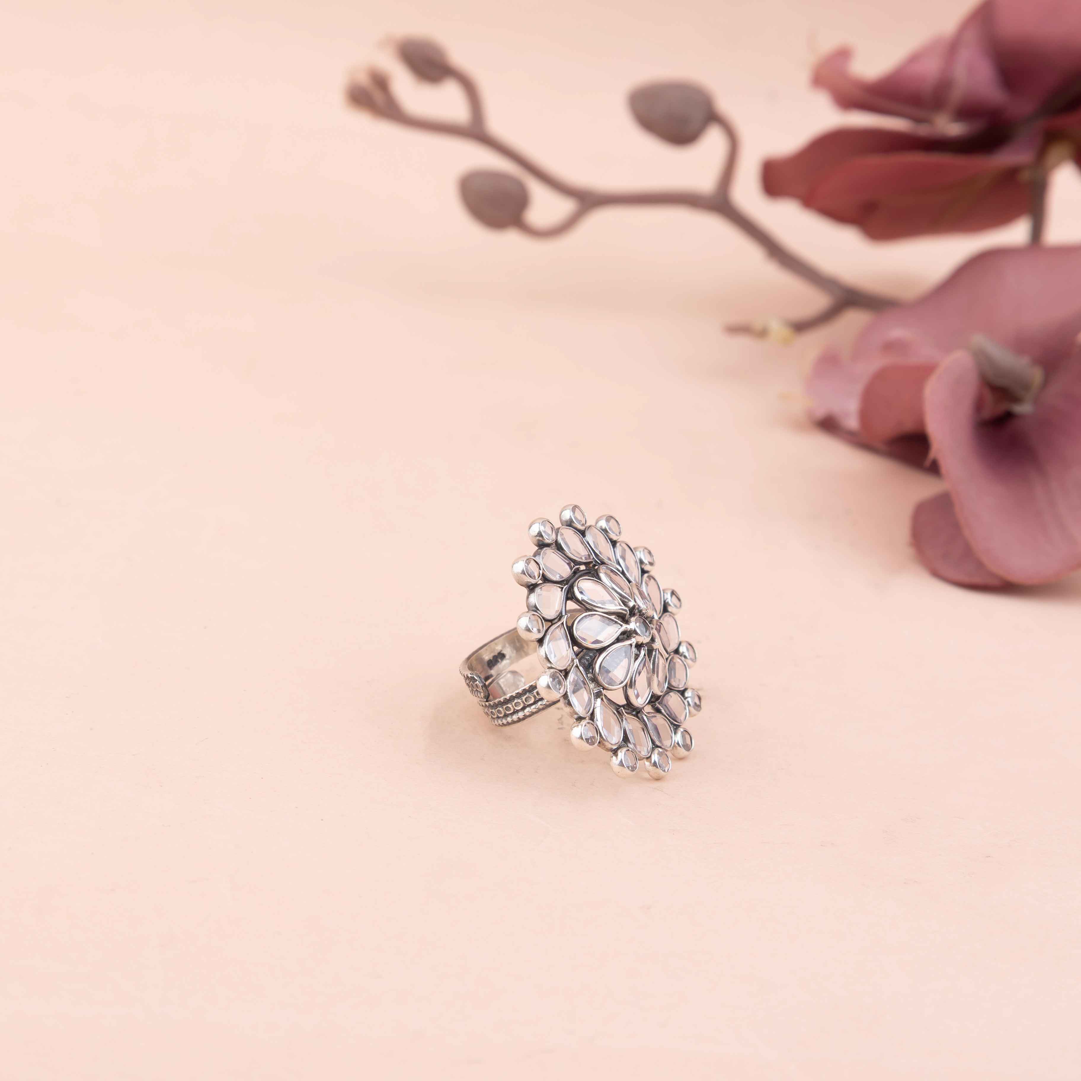 Essence Fine Scintillating Flower Ring
