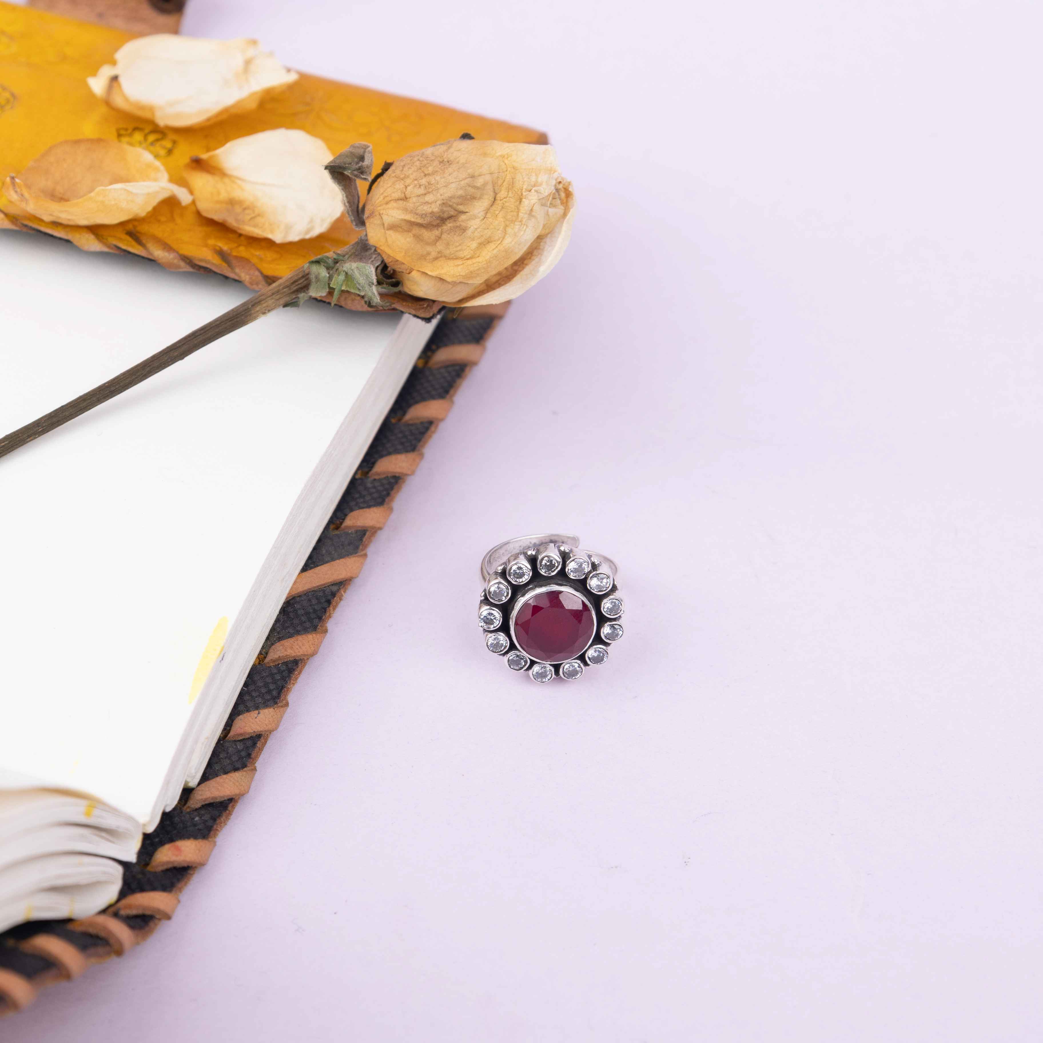 Essence Jadau Scintillating Ring