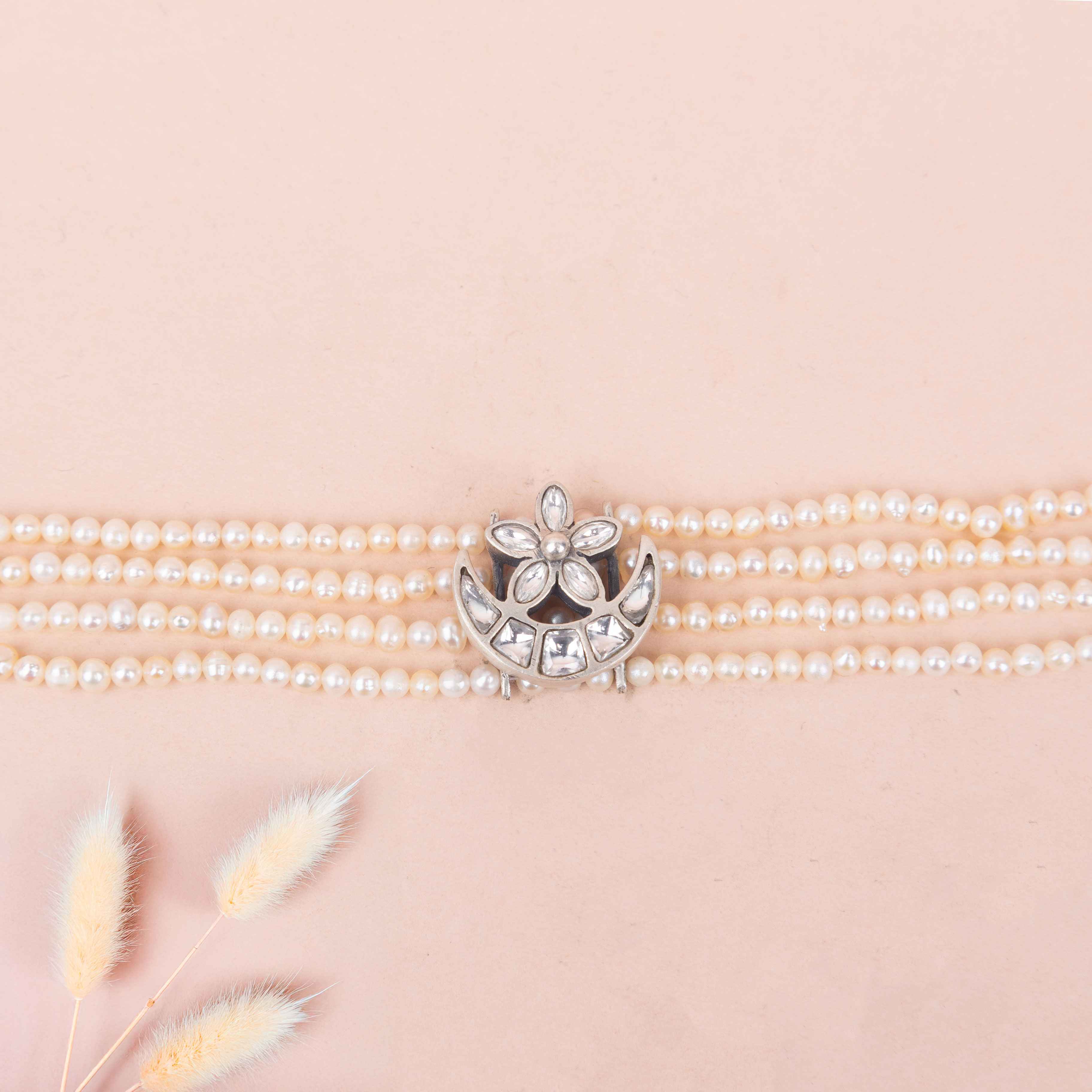 Essence Kundan Chaand Phool Pearl Bracelet