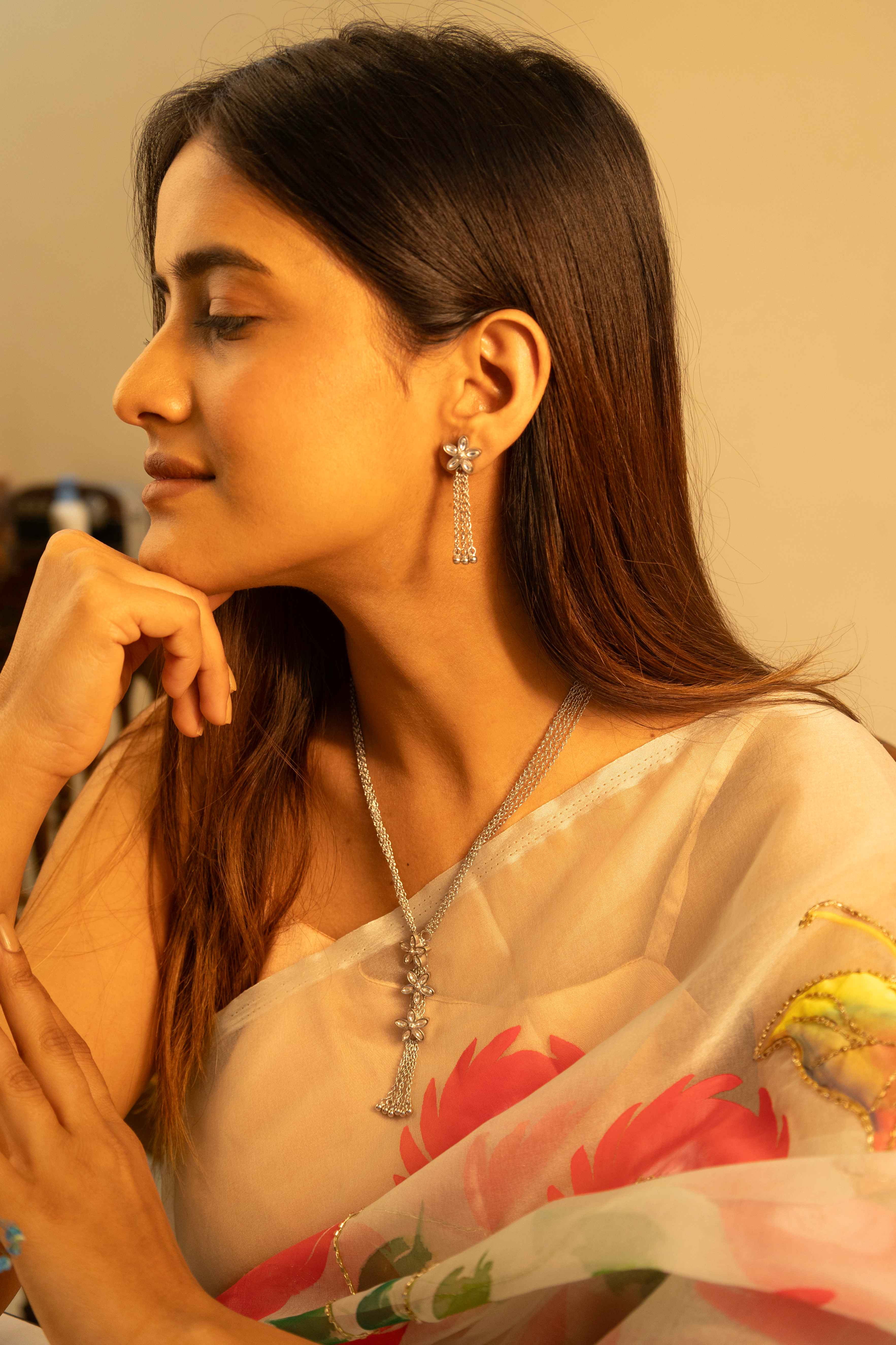 Essence Kundan Flower Sequence Chain Cluster Necklace Set