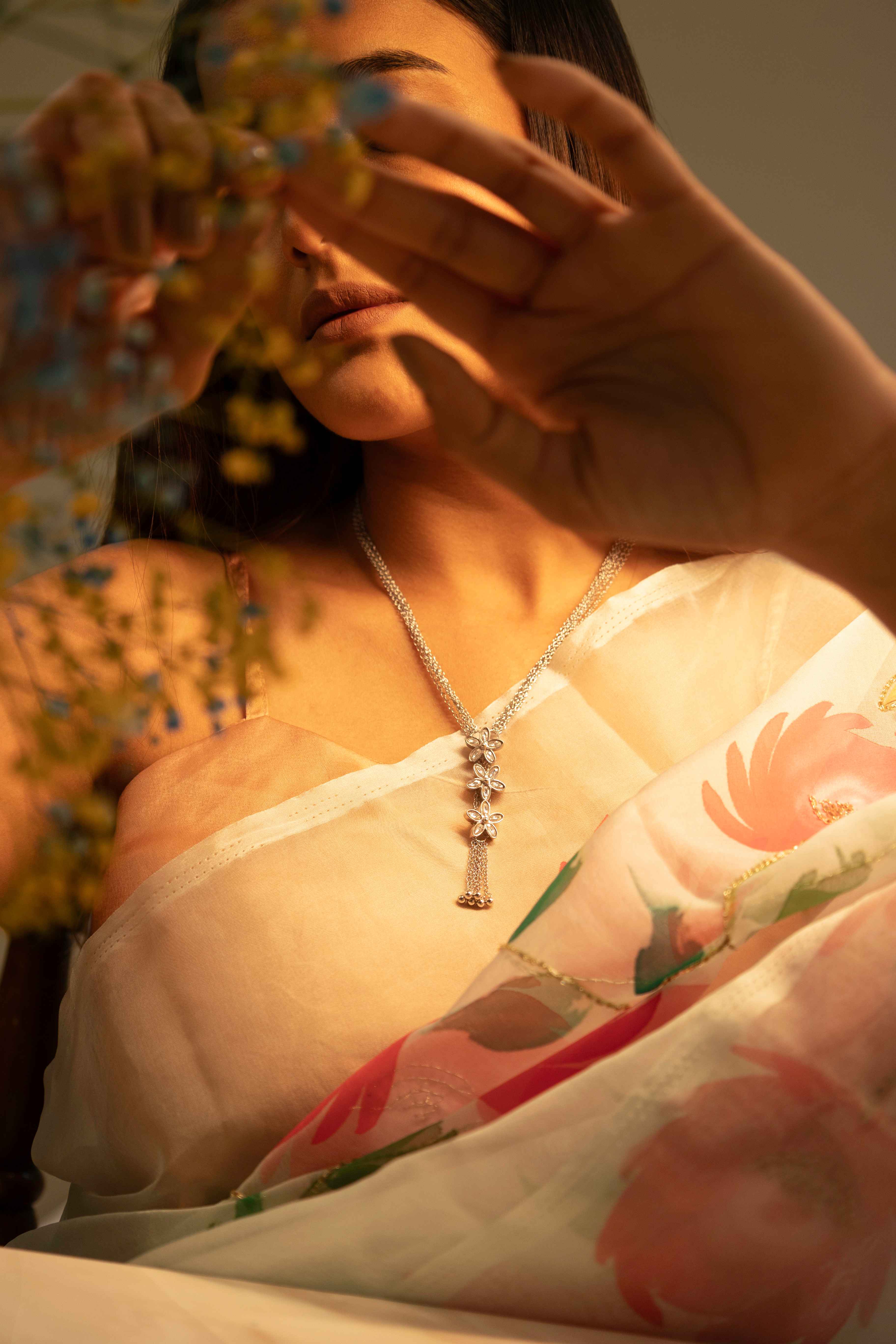 Essence Kundan Flower Sequence Chain Cluster Necklace