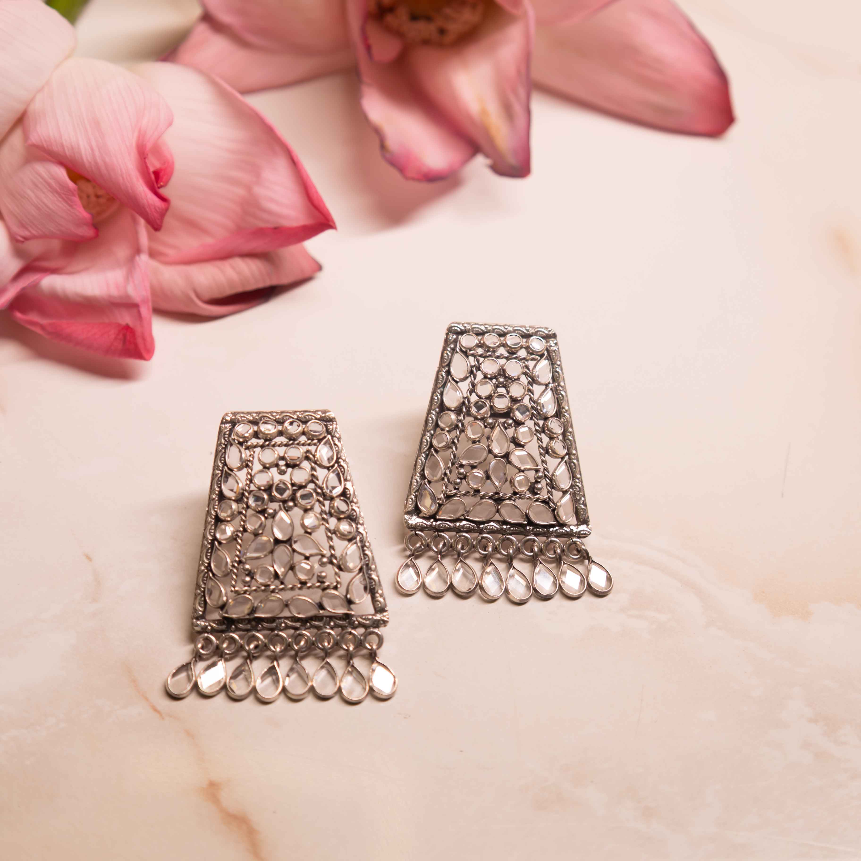 Essence Scintillating Drop Classic Earring