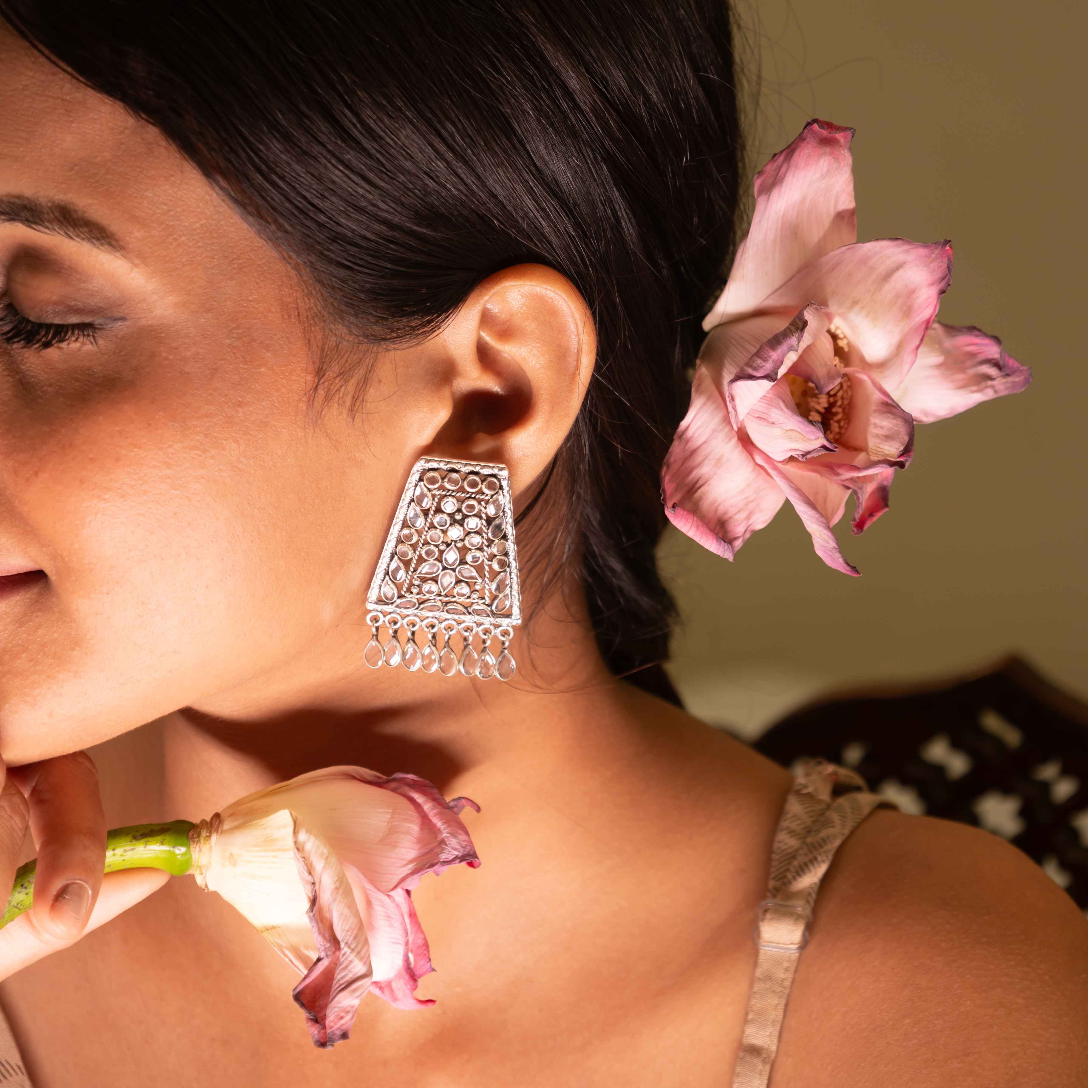 Essence Scintillating Drop Classic Earring