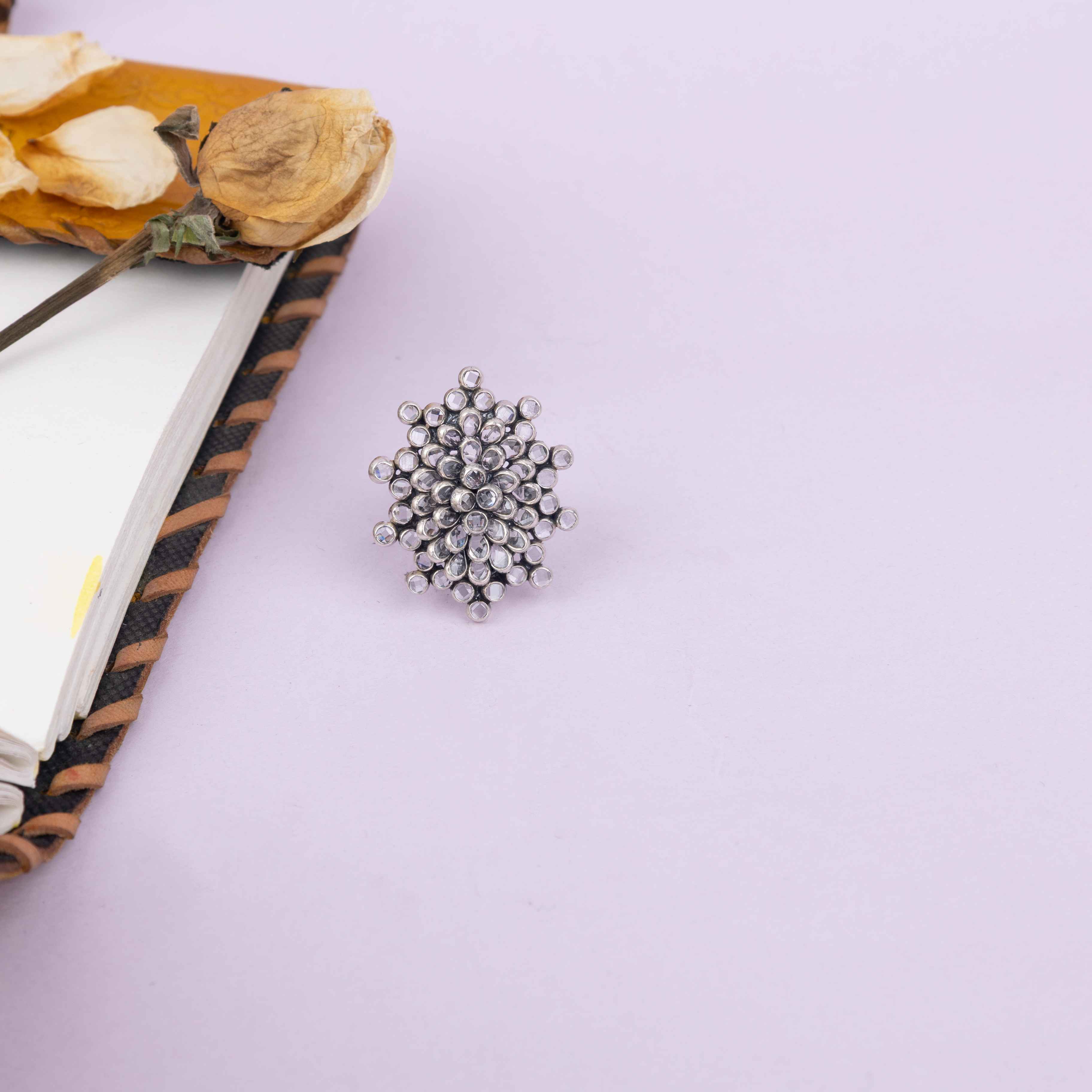 Essence Scintillating Flora Ring