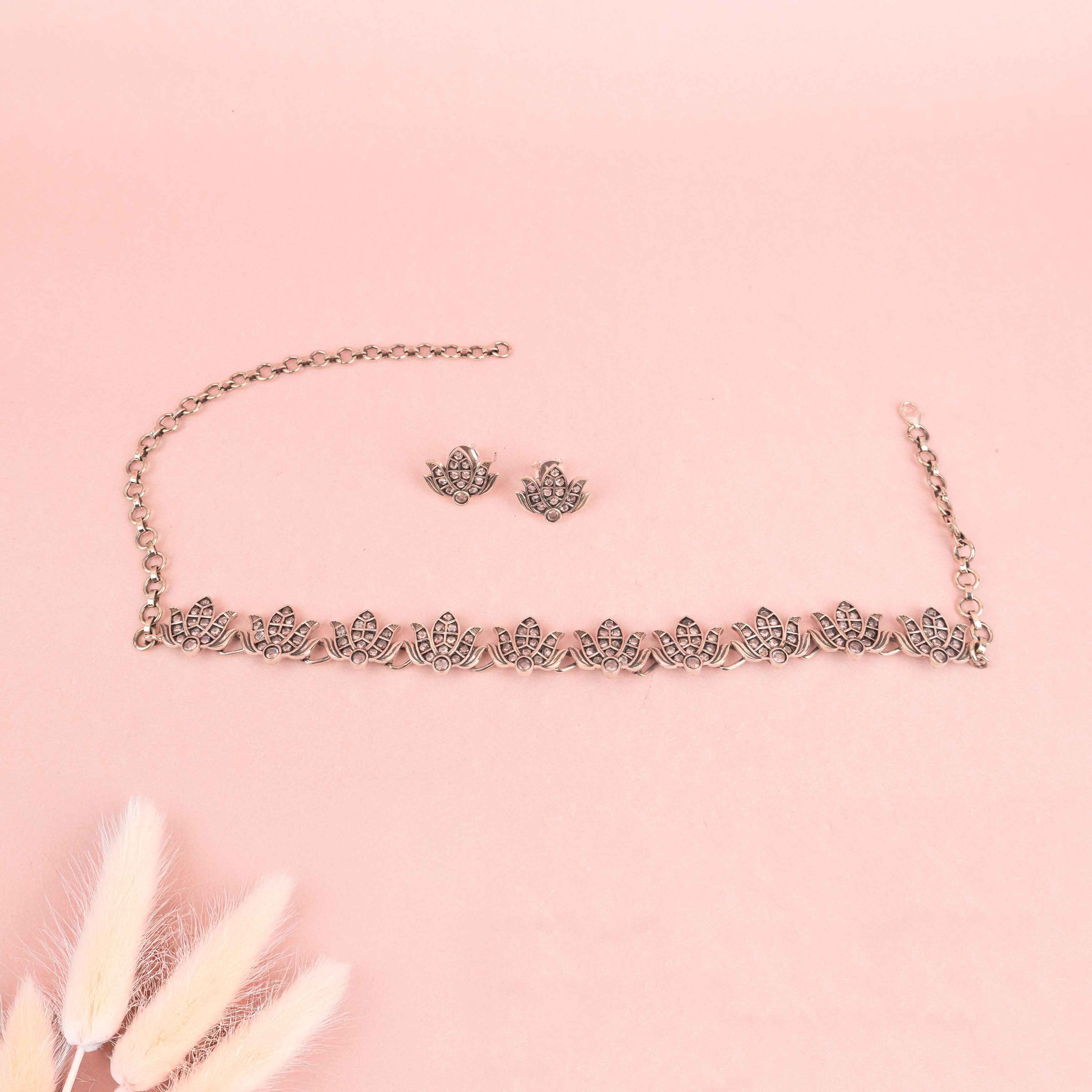 Essence Scintillating Lotus Timeless Necklace Set