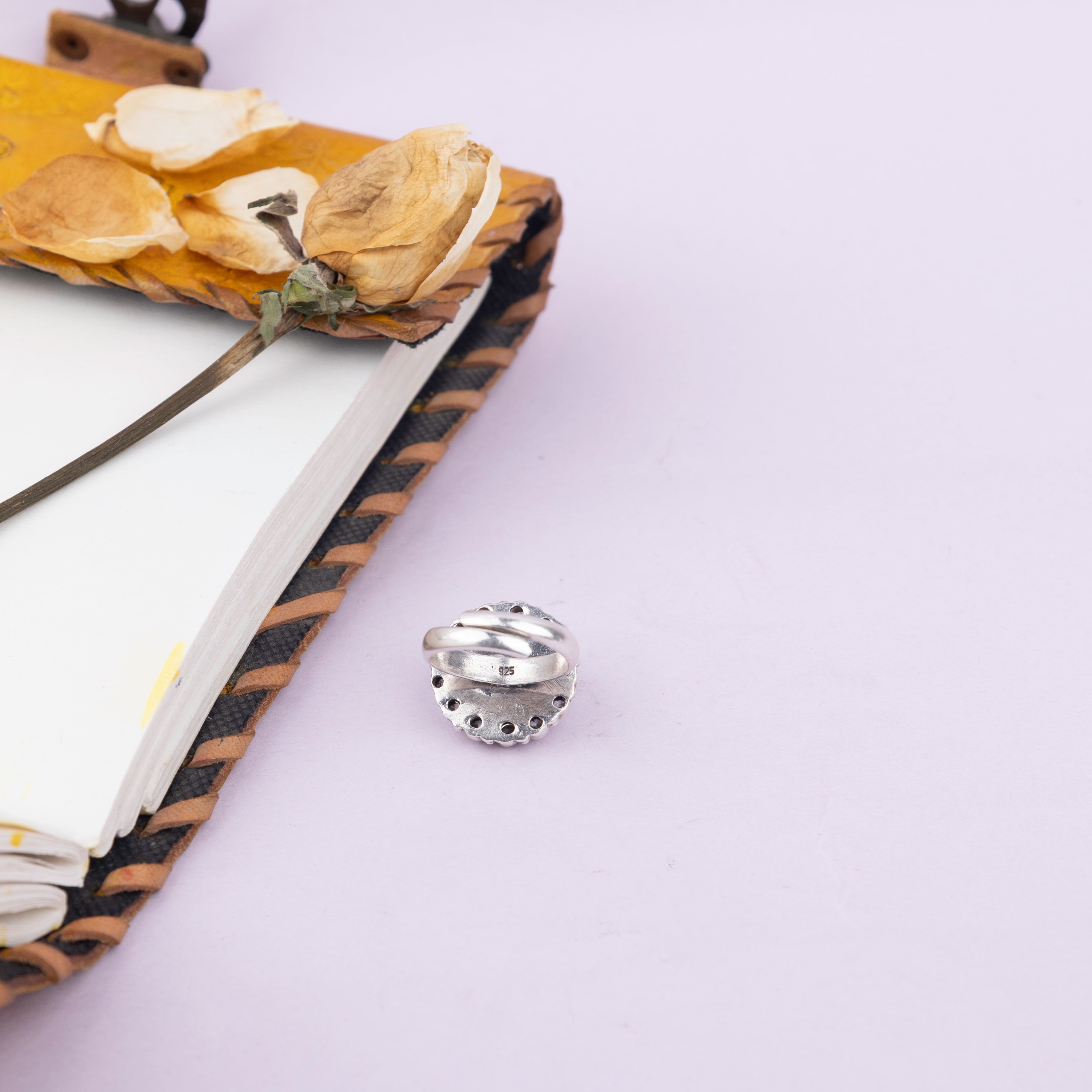 Essence Scintillating Ring