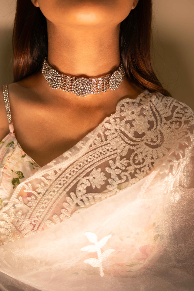 Essence Scintillating Tri flower Motif Choker