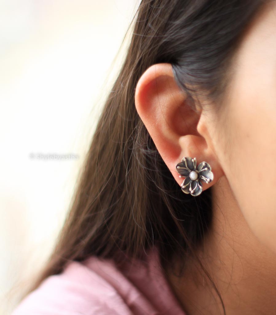 Qurbat Mini Flower Studs