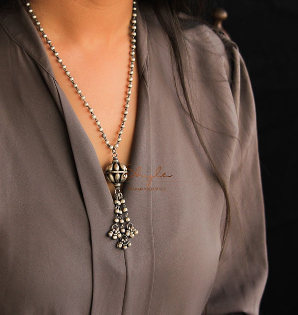 Mizoya Ball Drop Embossed Versatile Necklace model