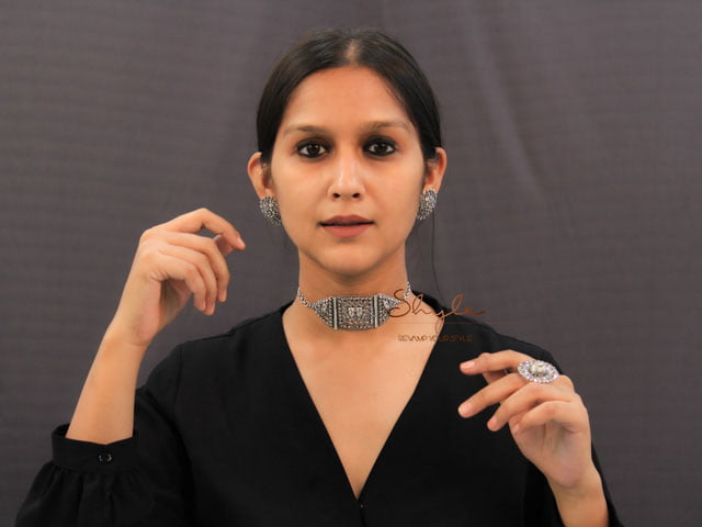 Essence Fine Scintillating Choker