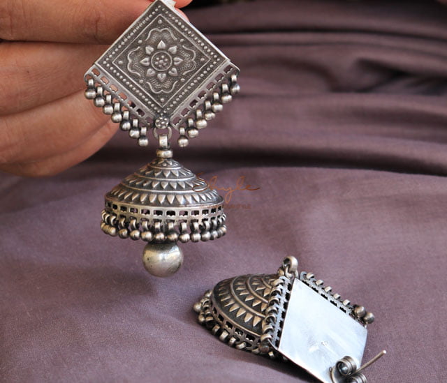 Mizoya Intricate Grand Jhumka primary