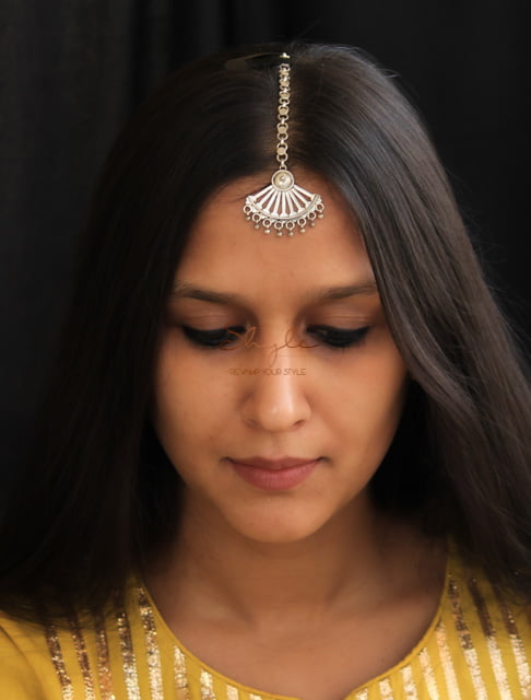 Adya Intricate Pankhi Maangtika