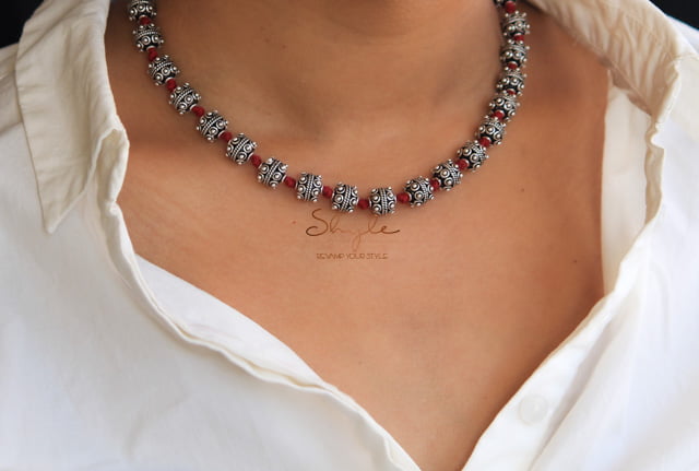 Adya Embossed Classic Beads Necklace