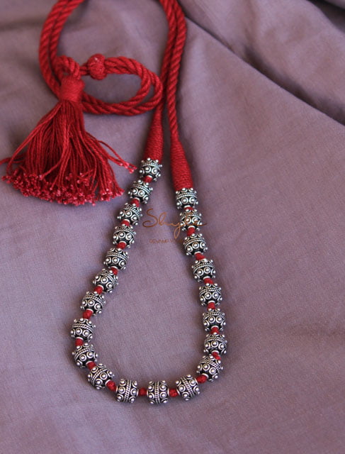 Adya Embossed Classic Beads Necklace