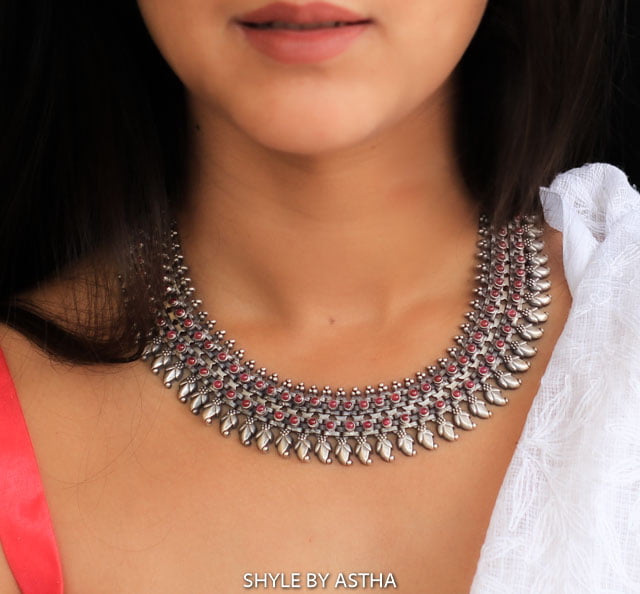 Tattva Classic Leaf Drop Necklace