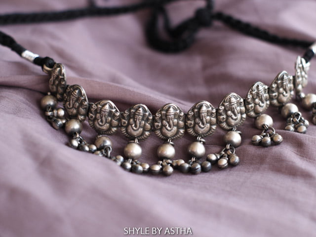 Anvaya Ganesha Ghughri Choker