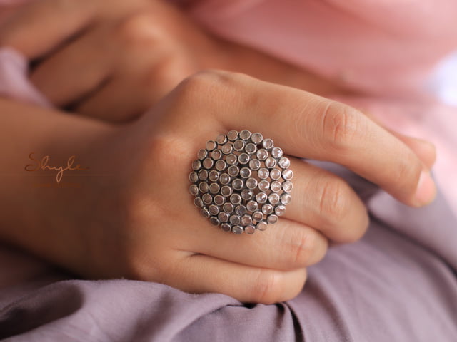 Essence Scintillating Concentric Ring