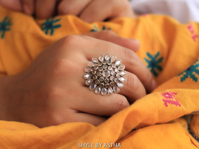 Essence Scintillating Flora Ring
