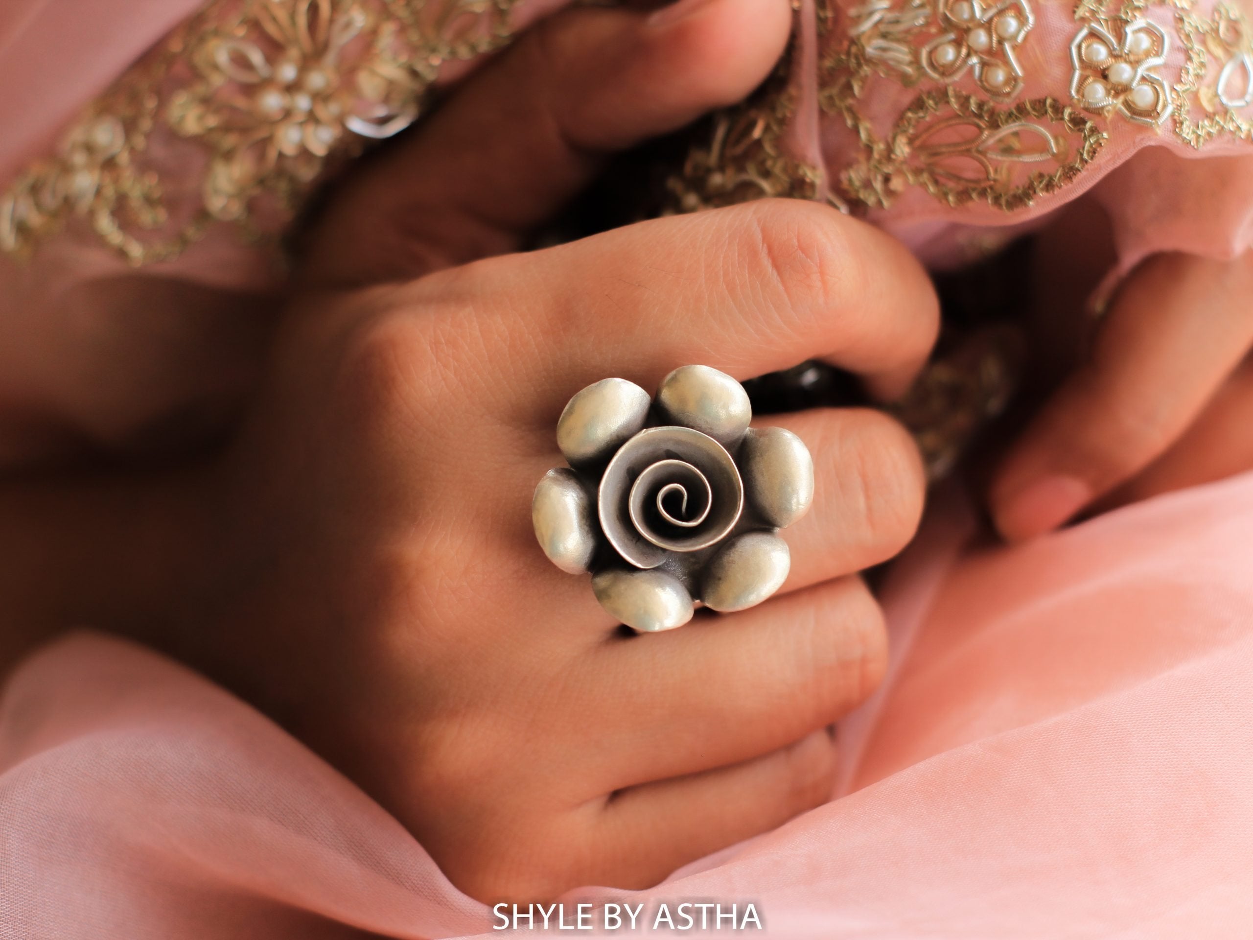 Essence Fine Rose Ring