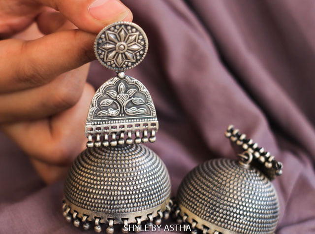 Mizoya Intricate Daana Art Embossed Jhumka