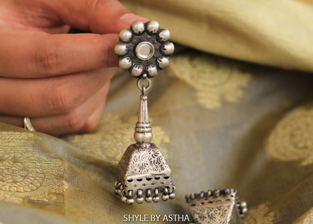 Dulari Intricate Classic Flower Motif Jhumka