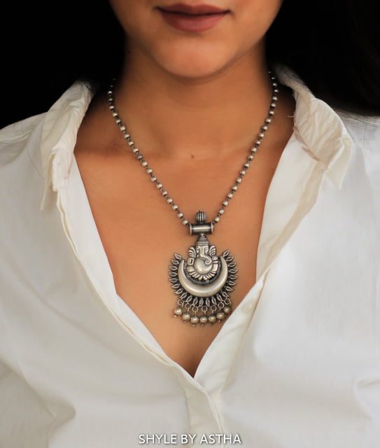 Anvaya Intricate Ganesha Ghughri Necklace