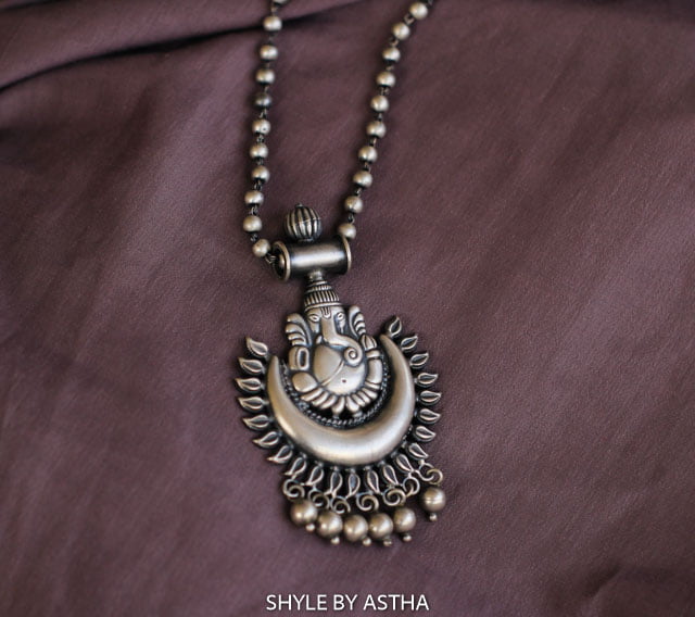 Anvaya Intricate Ganesha Ghughri Necklace