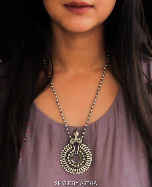 Anvaya Embossed Classic Ray Necklace
