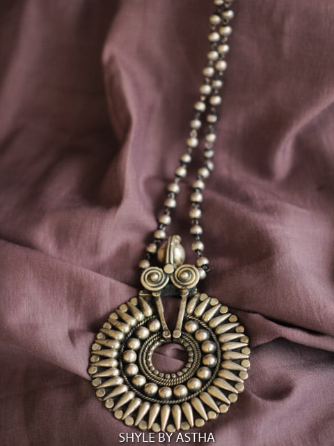 Anvaya Embossed Classic Ray Necklace