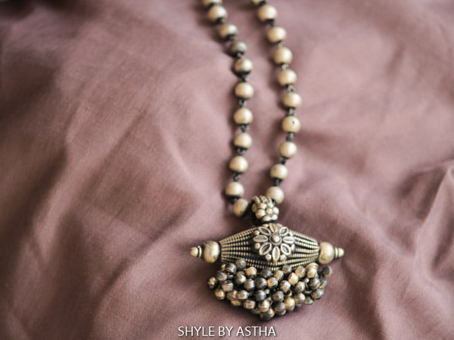 Adya Ghughri Cluster Flower Motif Necklace