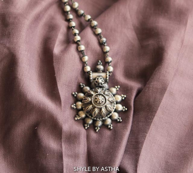 Moh Intricate Flora Embossed Necklace