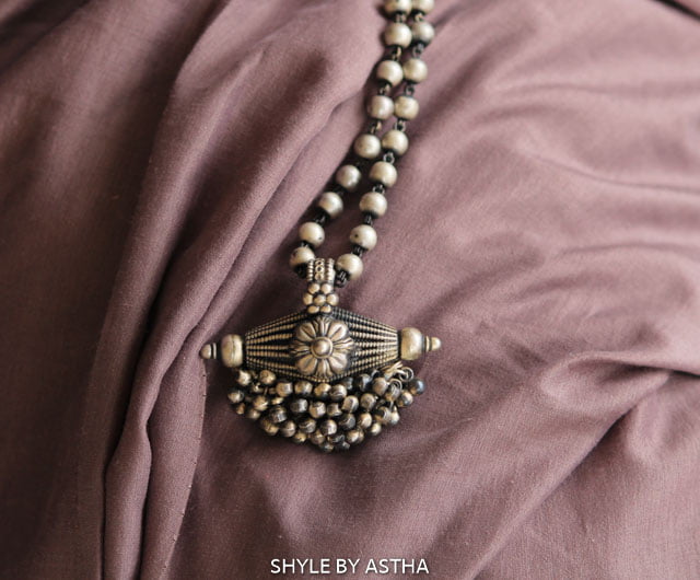 Adya Ghughri Cluster Flower Motif Necklace