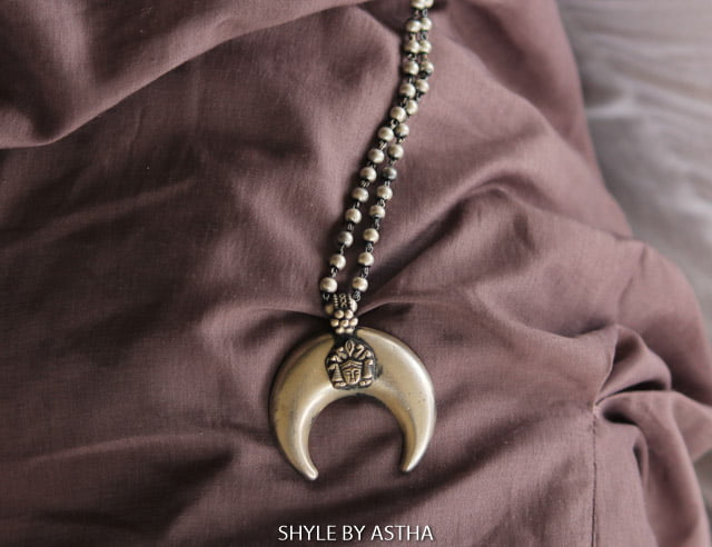 Moh Durga Motif Crescent Moon Ball Necklace
