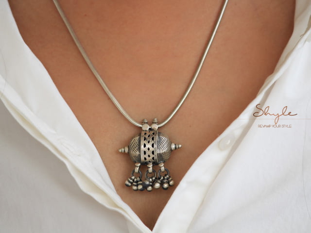 Mizoya Vintage Inspired Textured Ghughri Necklace