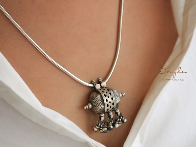 Mizoya Vintage Inspired Textured Ghughri Necklace